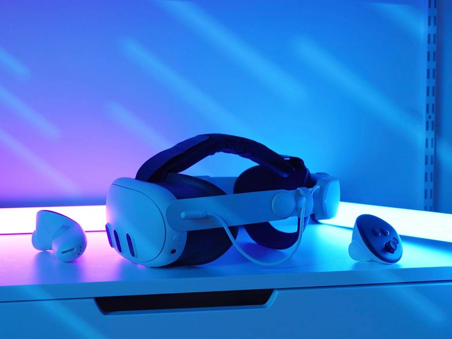 What Makes A Good VR Elite Head Strap? 8 Essential Factors To Consider - MaeckerVR