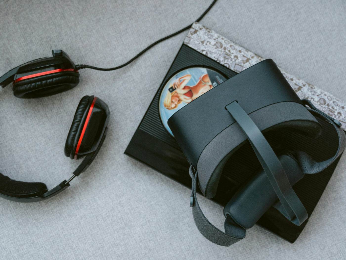 A Complete Guide To Properly Storing Your VR Headset - MaeckerVR