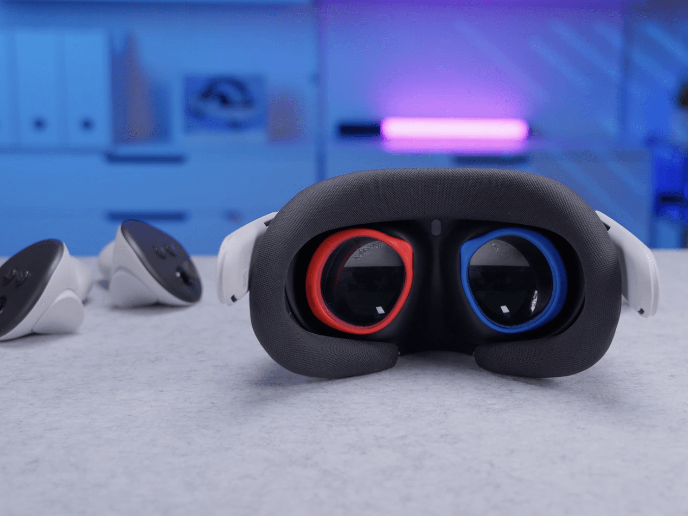 Prescription Lenses Vs. Contact Lenses: Which Is Better For VR? - MaeckerVR
