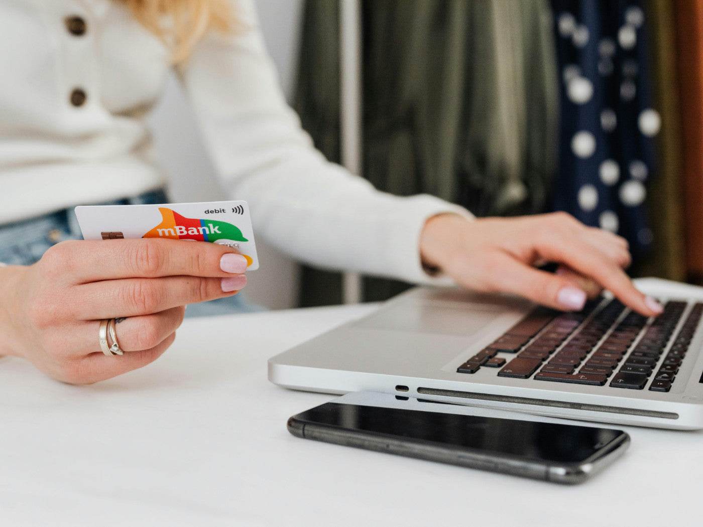 A Complete Guide To Managing Payment Methods On Meta Store - MaeckerVR