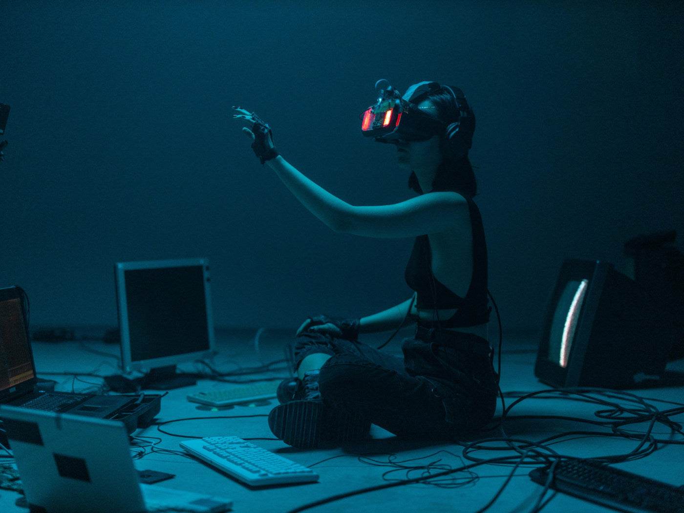 What The Metaverse Means And How It Works - MaeckerVR