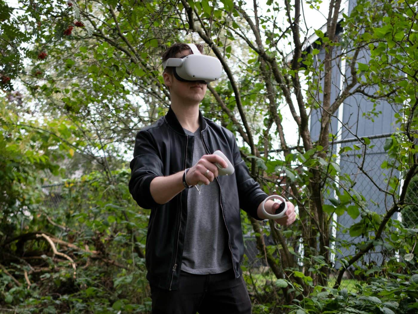 How To Set Up Full Body Tracking On Meta Quest Headsets - MaeckerVR